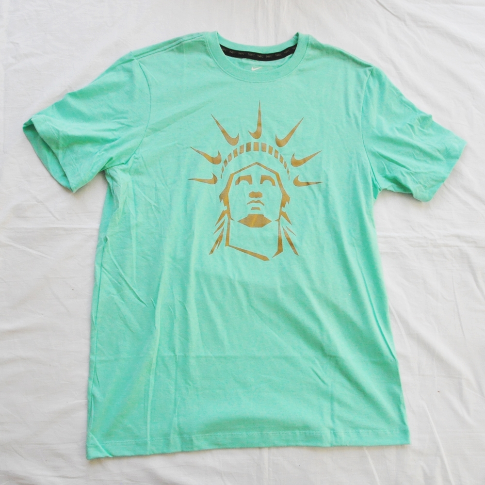 NIKE/ナイキ NIKE SPORTS WEAR NYC 5 BOROUGH STATUE OF LIBERTY LOGO T-SHIRT TROPICAL TWIST