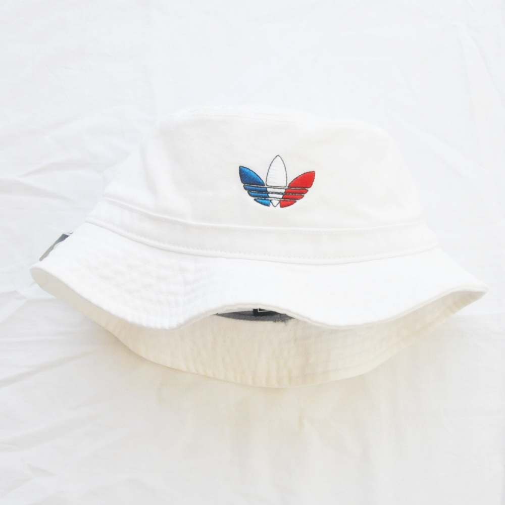 ADIDAS/アディダス TRICOLORE TREFOIL LOGO BUCKET HAT WHITE